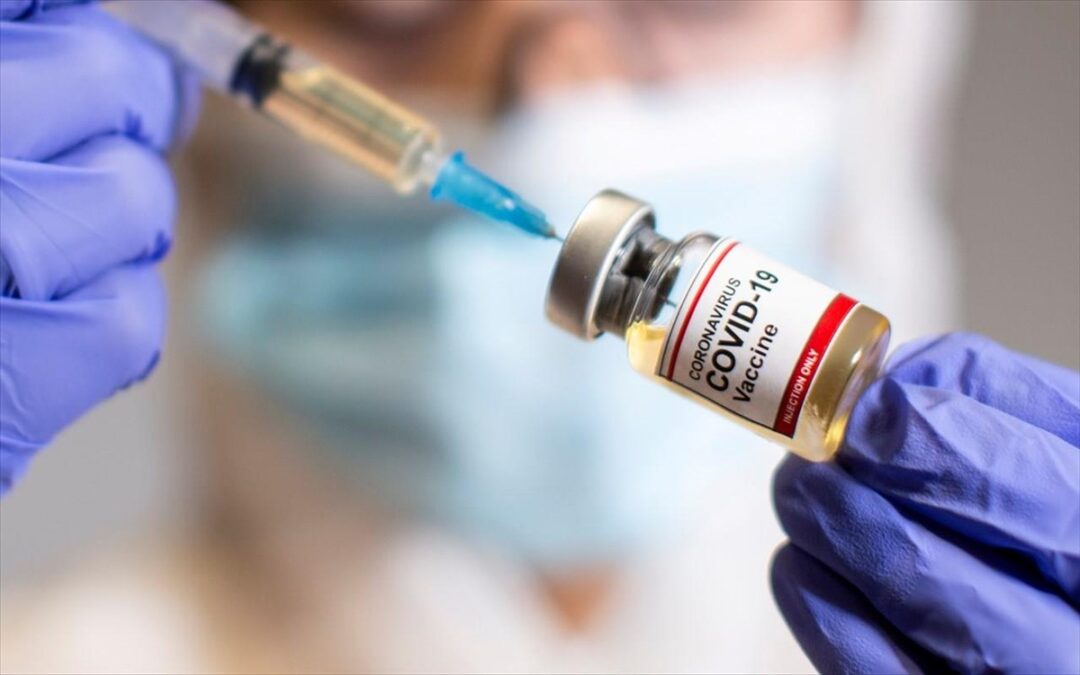 Οι πολίτες «γυρίζουν την πλάτη» στο εμβόλιο του κορονοϊού: Ποιοι και γιατί διστάζουν