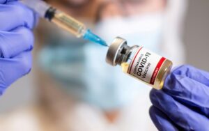 Η λοίμωξη Covid-19 σε εμβολιασμένους γεννά «σούπερ» ανοσία μετά, σύμφωνα με μελέτη