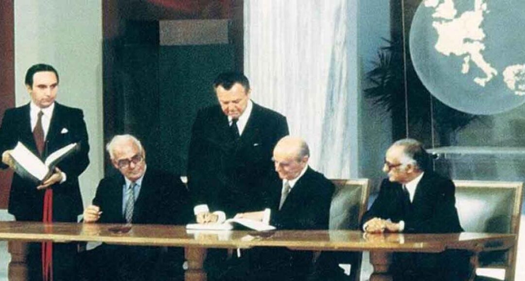44 χρόνια πριν: Η υπογραφή της Συνθήκης Προσχώρησης της Ελλάδας στην ΕΟΚ