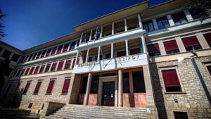 Κατασκευή πεζοδρομίων και ηλεκτροφωτισμός, σήμανση και ασφάλεια στο οδικό δίκτυο αρμοδιότητας Π.Ε. Πρέβεζας