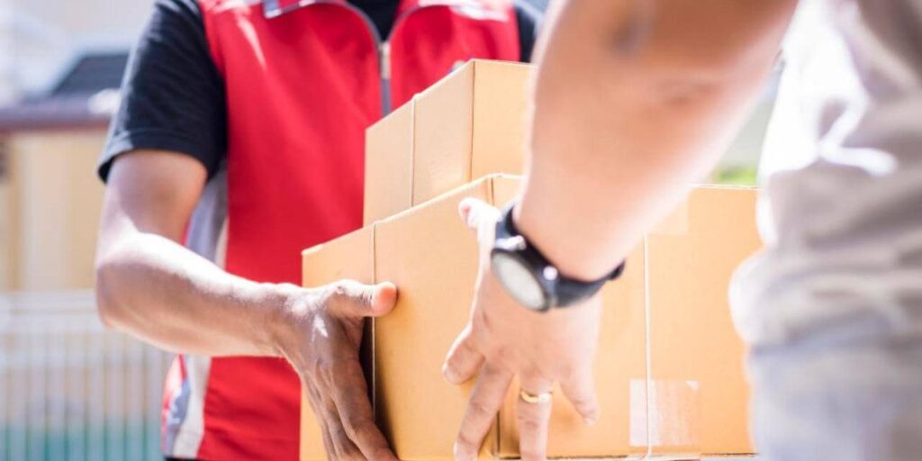 Τέλος τα μετρητά στις πληρωμές των courier – Τι αλλάζει από τον Οκτώβριο
