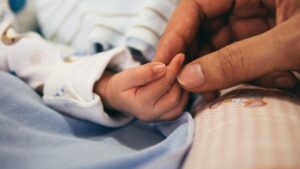Παγκόσμια Ημέρα Υγείας: Γιατροί και φαρμακοποιοί, ζητούν την προστασία μητέρων και βρεφών