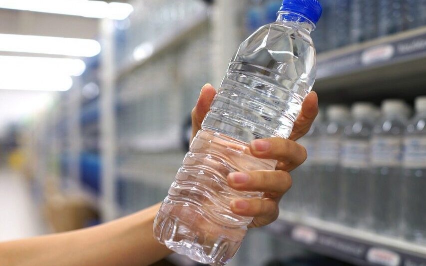 Εμφιαλωμένο νερό: «Δεν ακριβαίνει κατά δέκα λεπτά η τιμή του», λέει ο Ελληνικός Οργανισμός Ανακύκλωσης