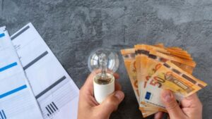 Kλείδωσε στα 10 €/MWh ο φόρος στους ηλεκτροπαραγωγούς