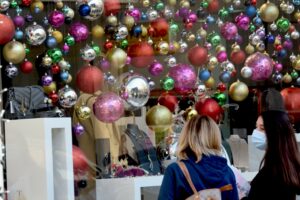 Καταστήματα και σούπερ μάρκετ: Έτσι θα λειτουργήσουν μέχρι αύριο-Τι ισχύει για τις αμοιβές της Πρωτοχρονιάς