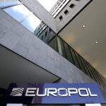 Europol: 731 εγκληματικά δίκτυα απειλούν την ΕΕ – «Λειτουργούν σαν παγκόσμιες εταιρείες» (video)