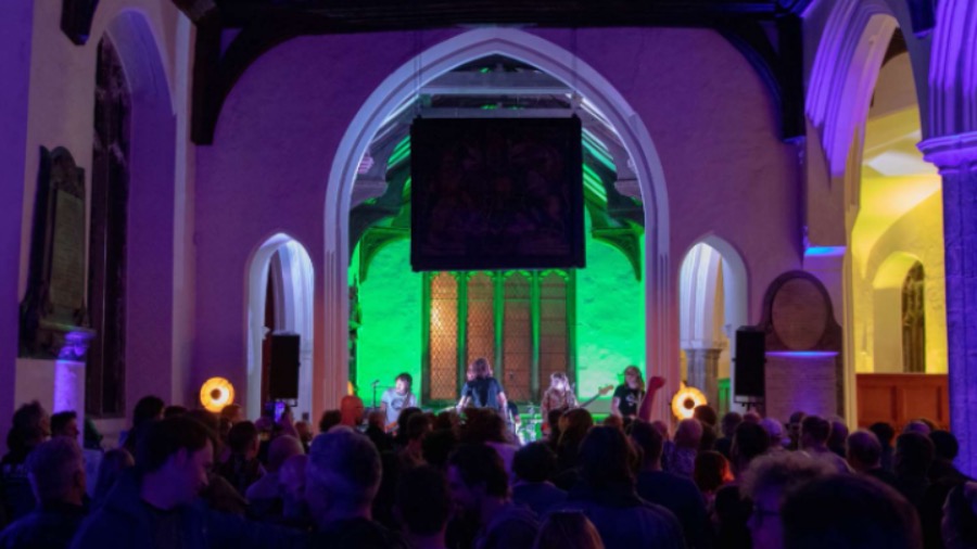 Πρώην μεσαιωνικός ναός στην Αγγλία μετατράπηκε σε χώρος μουσικών εκδηλώσεων