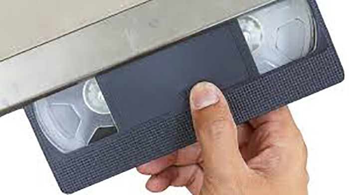 VHS: Την θυμόμαστε όλοι αυτήν την υπέροχη συσκευή;