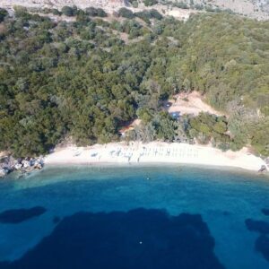 Σήμερα ταξιδεύουμε… στην πλαζ “Γάτα”