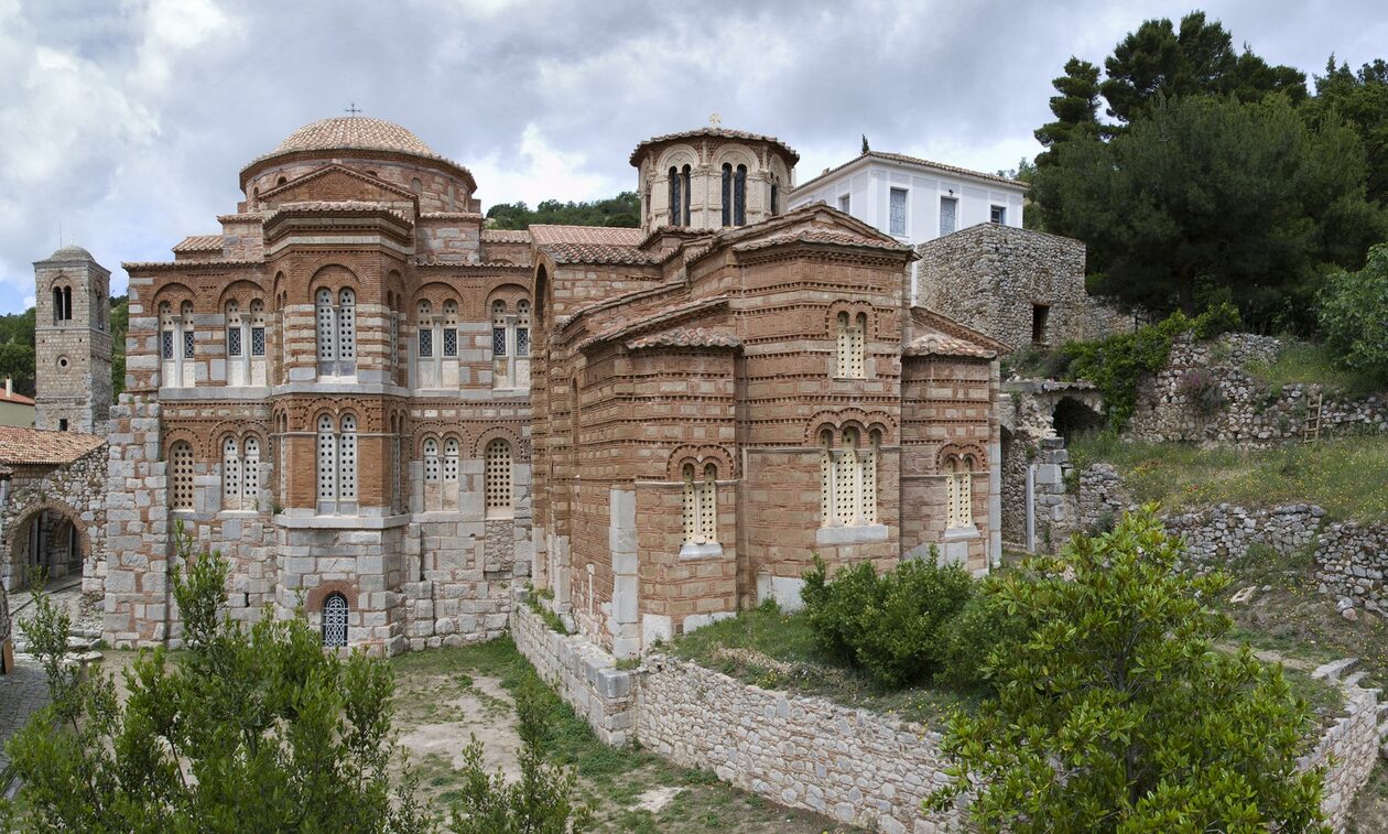 Μονή Οσίου Λουκά: Εγκρίθηκαν οι πιστώσεις αποκατάστασης μετά την πυρκαγιά