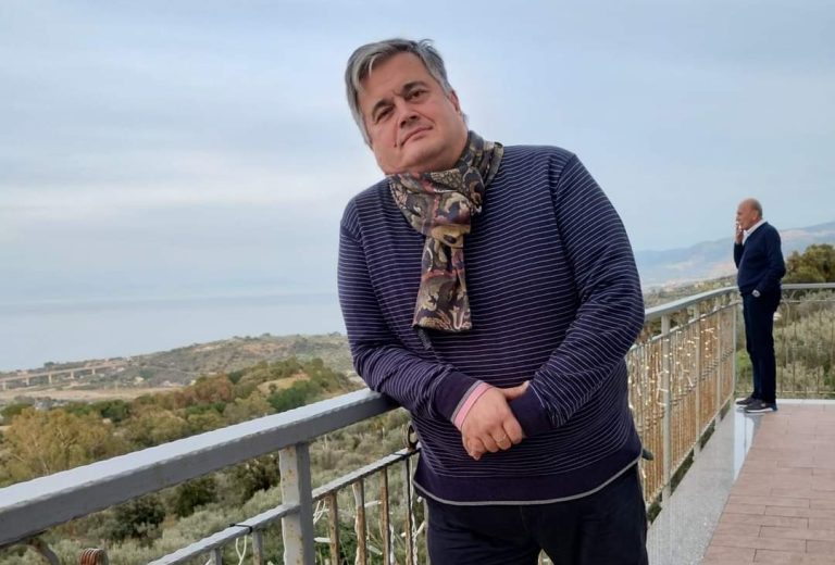 Στην καρδιά της Σικελίας, ένας ομογενής ενορχηστρώνει μια συμφωνία του ελληνικού πολιτισμού και της ιστορίας