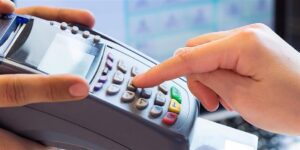 Δίμηνη παράταση για τη διασύνδεση των POS και των ταμειακών μηχανών