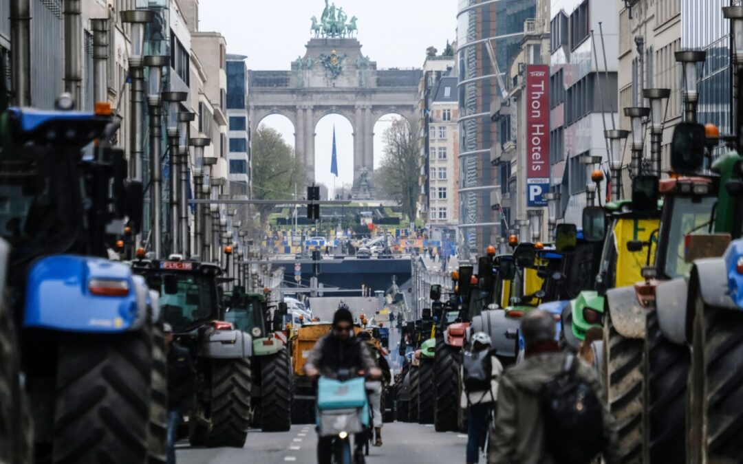 Οι αγρότες ξανά στους δρόμους των Βρυξελλών