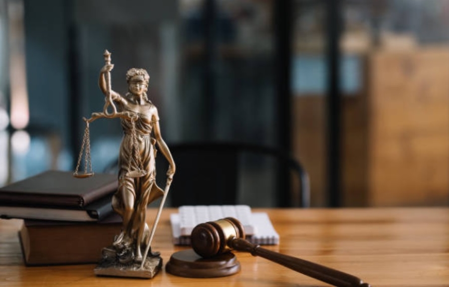 Για το καθεστώς των ασκούμενων δικηγόρων και τις εξετάσεις για την άδεια επαγγέλματος