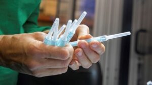 Εμβολιασμός στα φαρμακεία για κορονοϊό και γρίπη – Τον Οκτώβριο ανοίγει η πλατφόρμα