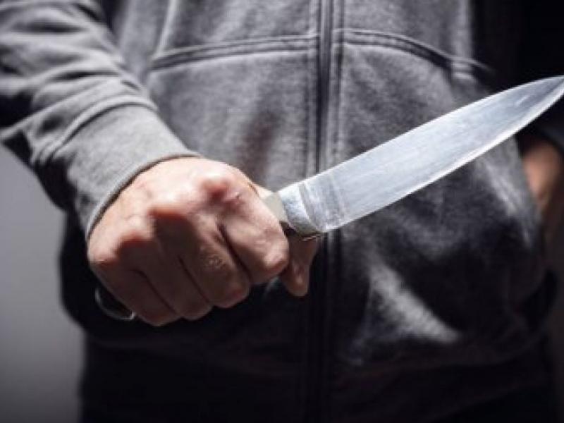 Άνδρας μαχαίρωσε μάγειρα σε ουζερί για μία μερίδα κοντοσούβλι – Παραδόθηκε στις δικαστικές αρχές