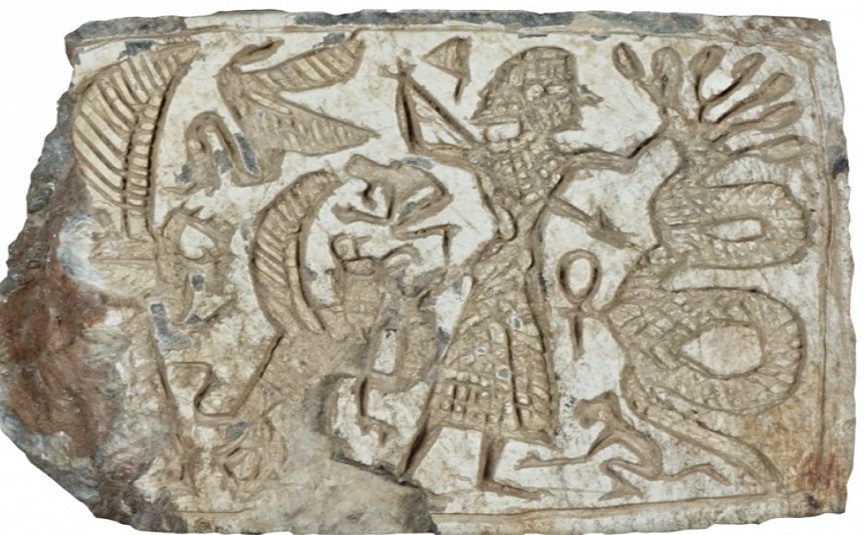 Αρχαίο μικροσκοπικό γλυπτό που ανακαλύφθηκε ίσως είναι ο χαμένος κρίκος που συνδέει την ελληνική μυθολογία με την Βίβλο