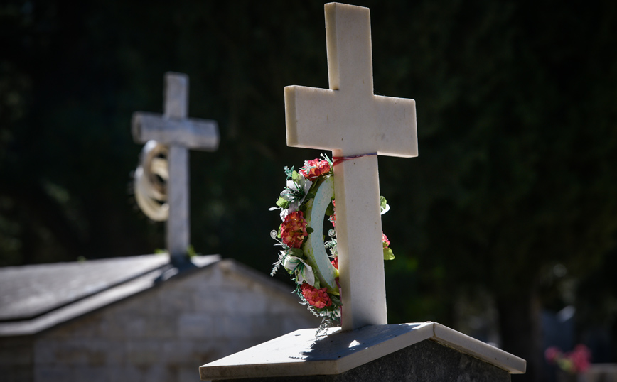 Μεγάλη ανησυχία στα νεκροταφεία – Γιατί δε «λιώνουν» οι νεκροί από κορονοϊό;