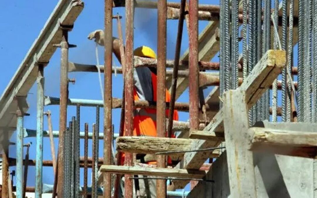 Επιθεώρηση Εργασίας: Νέα πρόστιμα και παύση εργασιών σε δεκάδες οικοδομές και εργοτάξια