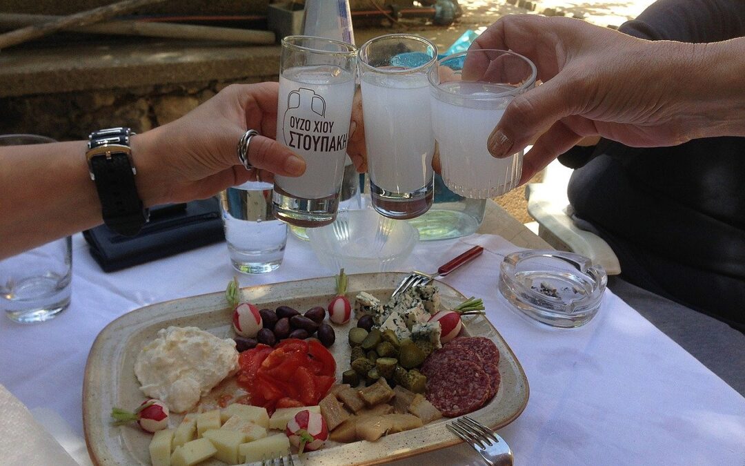 Πρωτιές για τα ελληνικά ποτά τσίπουρο, ούζο, τσικουδιά – Τέσσερα ελληνικά ποτά φιγουράρουν στα 79 καλύτερα του κόσμου