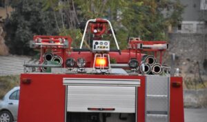Μόνιμοι και εποχικοί πυροσβέστες βγαίνουν στο δρόμο
