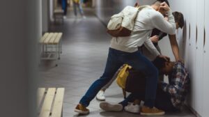 Τρομάζουν τα στοιχεία για τη παραβατικότητα μεταξύ ανηλίκων και την ενδοοικογενειακή βία