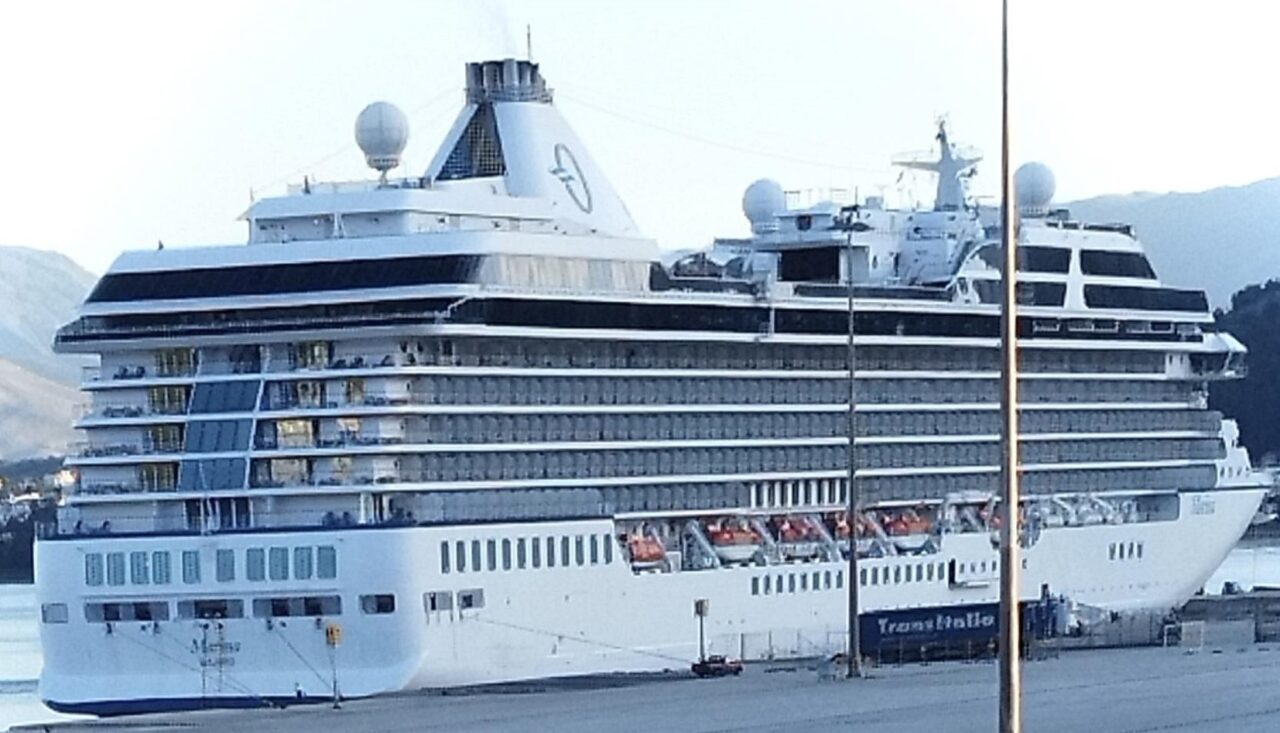 Στον «πάγο» το τέλος κρουαζιέρας λόγω Σαντορίνης;