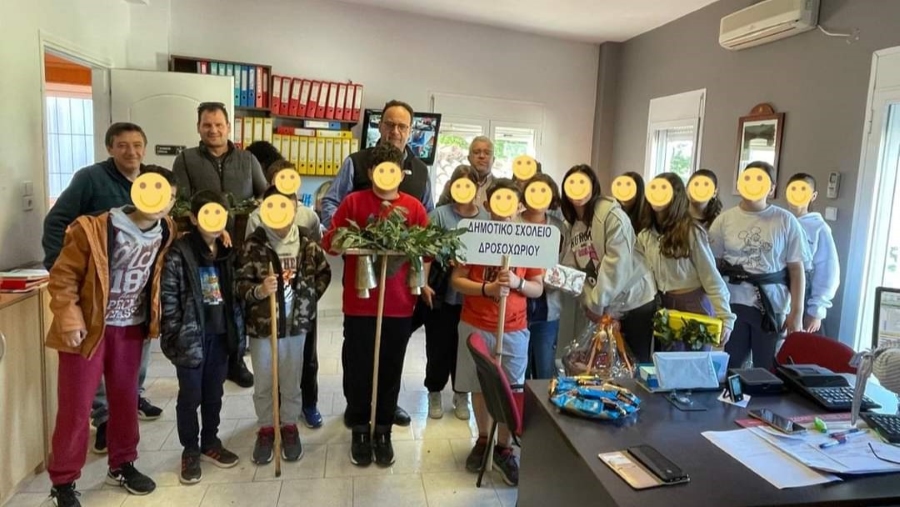 Τα κάλαντα του Λαζάρου αναβίωσαν σήμερα οι μαθητές του Δημοτικού Σχολείου Δροσοχωρίου