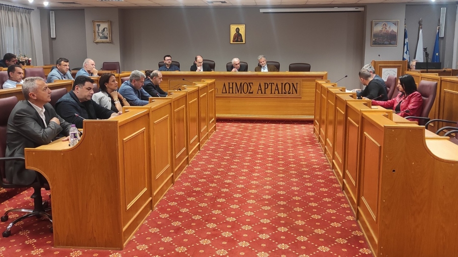 Δήμος Αρταίων: Ομόφωνη αρνητική γνωμοδότηση για εγκατάσταση πλωτού φωτοβολταϊκού στη λίμνη Πουρναρίου