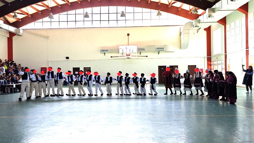 Πρεσβευτές της παράδοσης οι 450 μαθητές από δέκα σχολεία στο 1ο φεστιβάλ παραδοσιακών χορών