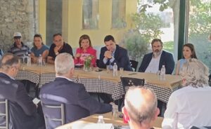 Τους κατοίκους των παραλίμνιων περιοχών είδε κυβερνητικό κλιμάκιο