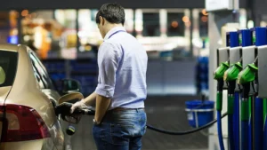 Αποκλιμάκωση στην ενέργεια: Κάτω οι τιμές σε ρεύμα και καύσιμα