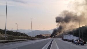 Φωτιά σε φορτηγό στην Εγνατία Οδό (βίντεο)