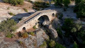 Γεφύρι του Γκρέτσι: Tο μυστικό πέτρινο μνημείο στα σύνορα της Ηπείρου