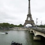 Παρίσι: Λεωφορείο σχολής οδηγών κατέληξε στον Σηκουάνα μετά από σύγκρουση – Σώοι οι επιβαίνοντες (video)