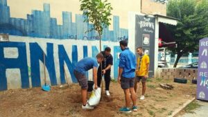 Πρασινίζει το παρκάκι στην Τζαβέλα και Πουτέτση