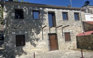 Πωλείται ανακαινισμένη πέτρινη κατοικία στην Δροσοπηγή Κονίτσης
