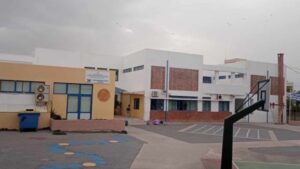 Στικάκια νικοτίνης, καπνικά προϊόντα και αλκοόλ στις σχολικές αυλές