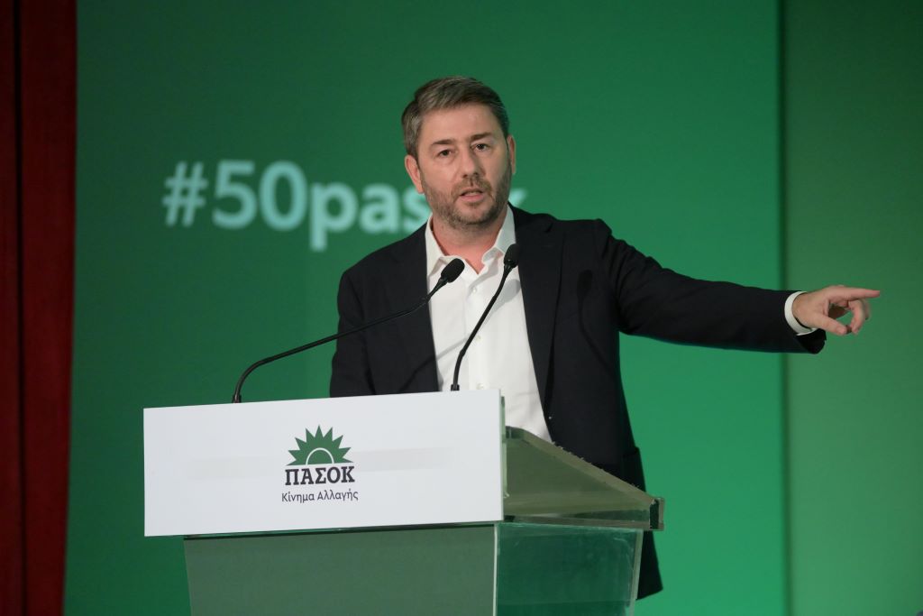 ΠΑΣΟΚ: Καθαρή πρωτιά Ανδρουλάκη, μάχη σώμα με σώμα για τη δεύτερη θέση