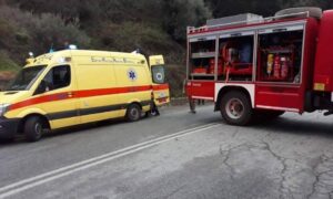 Τροχαίο στο Μορφάτι: Επιχείρηση απεγκλωβισμού γυναίκας από την Πυροσβεστική