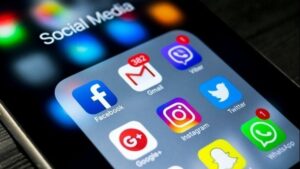Προβλήματα σε Facebook και Μessenger αυτή την ώρα