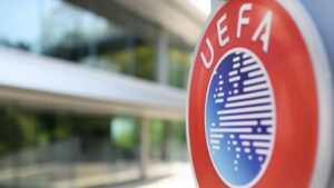 Πήρε θέση η UEFA για το πέναλτι του Άλβαρες: «Υπάρχει διπλή επαφή, ο κανονισμός ίσως πρέπει να αναθεωρηθεί»
