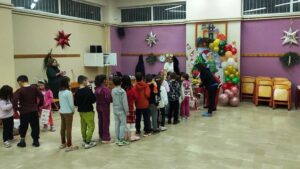 Χριστουγεννιάτικη γιορτή από τον Σύνδεσμο Συρρακιωτών Ιωαννίνων και τους μικρούς χορευτές του