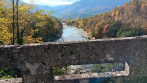 Οδοιπορικό στην ακριτική μικρή κοιλάδα του Σαρανταπόρου στην Κόνιτσα
