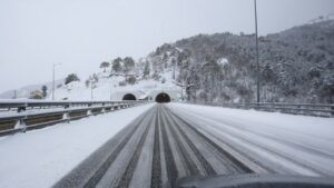 Νέα διακοπή κυκλοφορίας φορτηγών στην Εγνατία, υποχρεωτικά αλυσίδες σε όλο το οδικό δίκτυο του Νομού Ιωαννίνων (βίντεο)