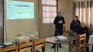 Δήμος Πωγωνίου: Επίδειξη της χρήσης απινιδωτή στους κατοίκους των Δολιανών