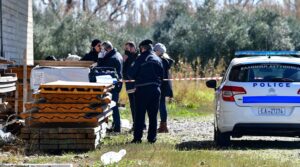 Ταμπουρωμένος στο κατάστημά του σε χωριό της Λάρισας 60χρονος – Σκότωσε δύο άτομα (video)