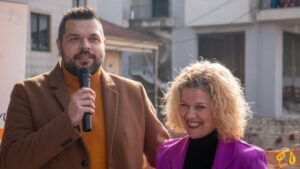 Το βιβλιοπωλείο «Μωβ Κουκουβάγια» έκοψε τη βασιλόπιτα