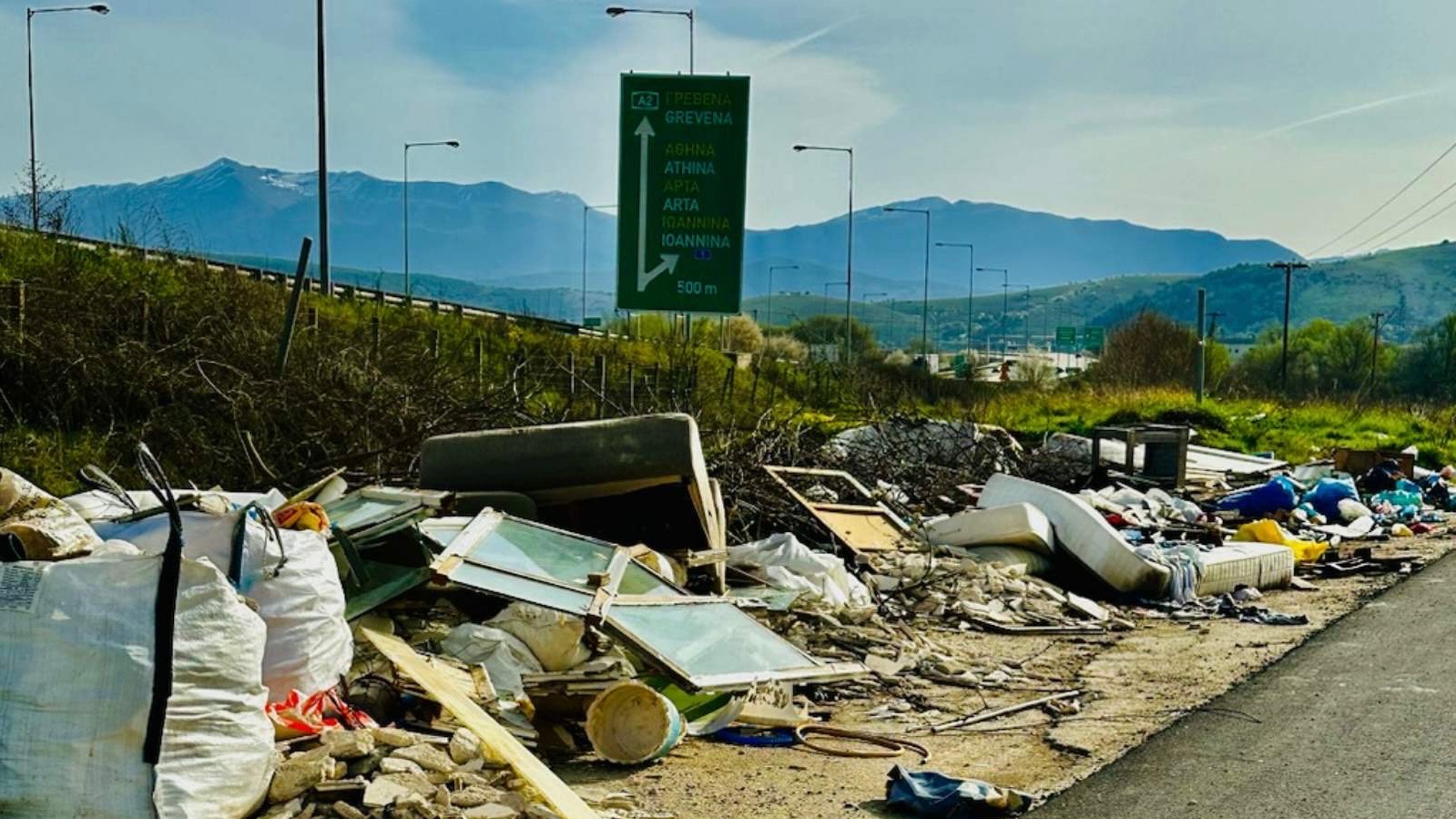 Χωματερή δεσπόζει στην Πεδινή Ιωαννίνων δίπλα από την Εγνατία Οδό