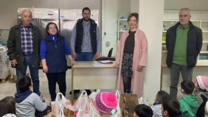 Οι μαθητές του 1ου Δημοτικού Σχολείου Ελεούσας στηρίζουν το Κοινωνικό Παντοπωλείο του Δήμου Ζίτσας